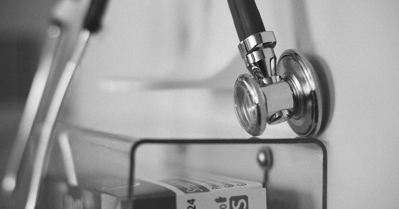 Signalétique hôpital pour entreprise à Nantes : le guide pour bien choisir